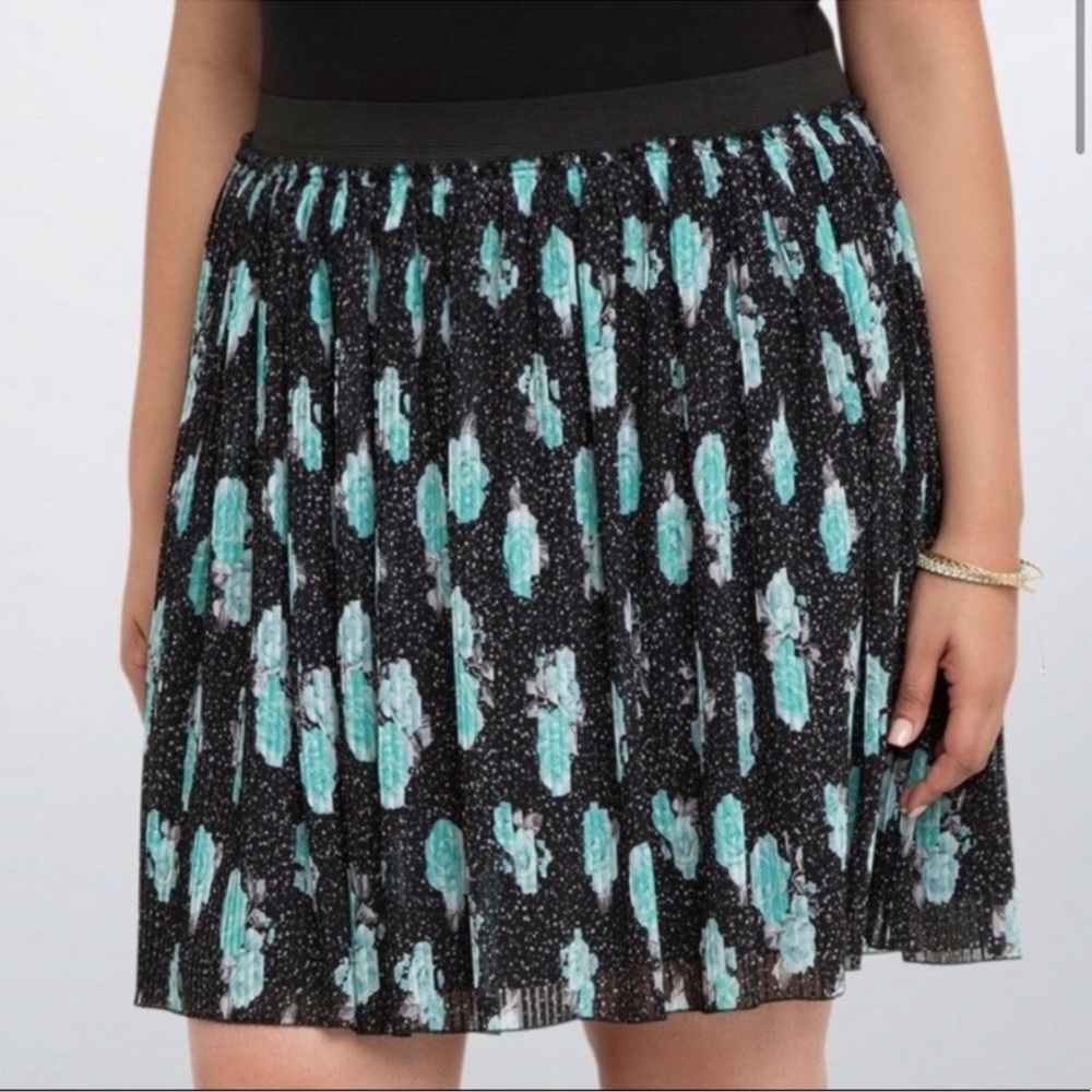 Torrid Black Teal Floral Pleated Chiffon Mini Skirt 1